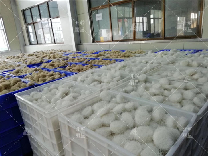 速食粉丝机设备加工粉丝和手工造作有什么分歧？
