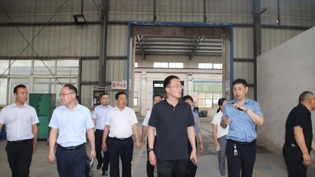 贵州**参观J9集团国际站公司，调查进建互换经验