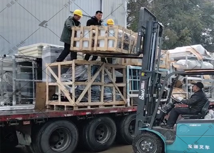 J9集团国际站发往四川的一车酸辣粉加工设备已经到达