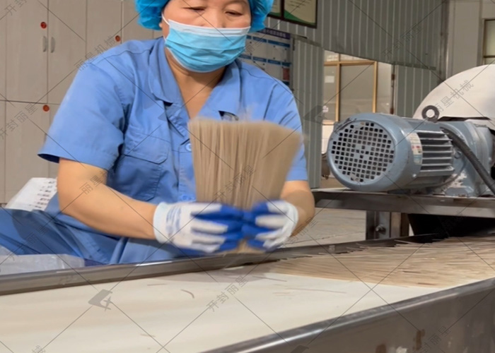 紫薯粉条和红薯粉条有啥不一样？办厂选对设备是关键