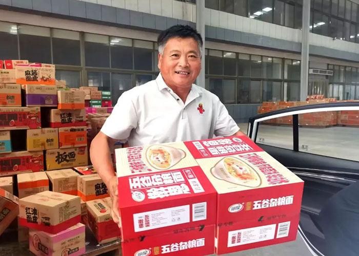 端午礼物发放.jpg