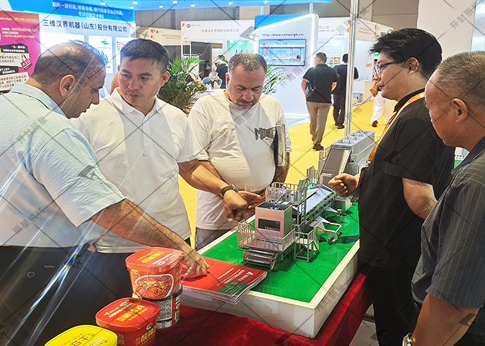 展会现场.jpg